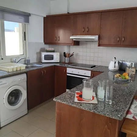 22c Christina Hilltop * Peja