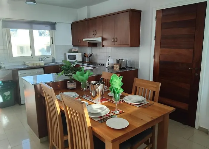 22c Christina Hilltop Apartman *