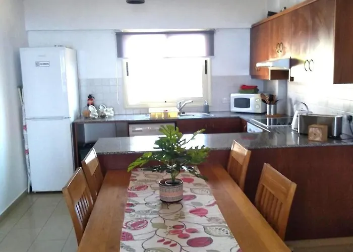 22c Christina Hilltop Apartment *